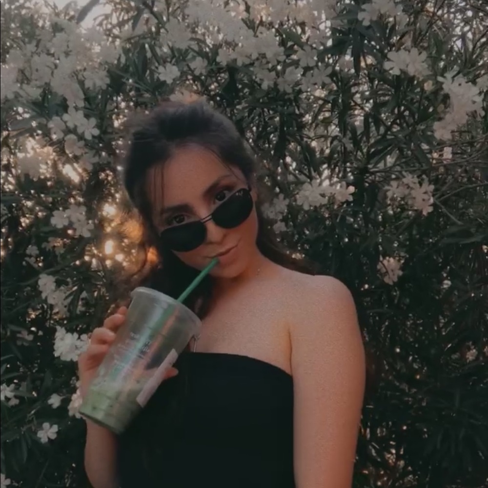 Meet your Posher, Alma